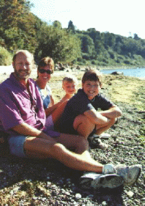 family on the beach.gif (46975 bytes)